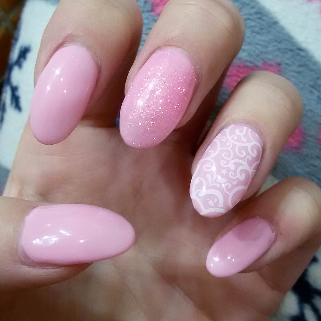 Естественные розовые ногти