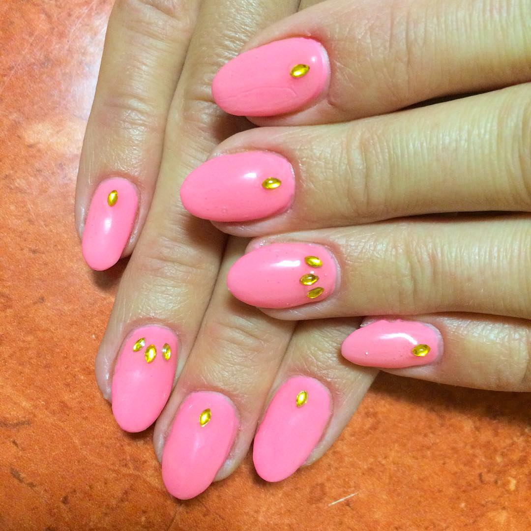 Pale Pink Nails With Design In Egypt The Lower Classes Wore Pale