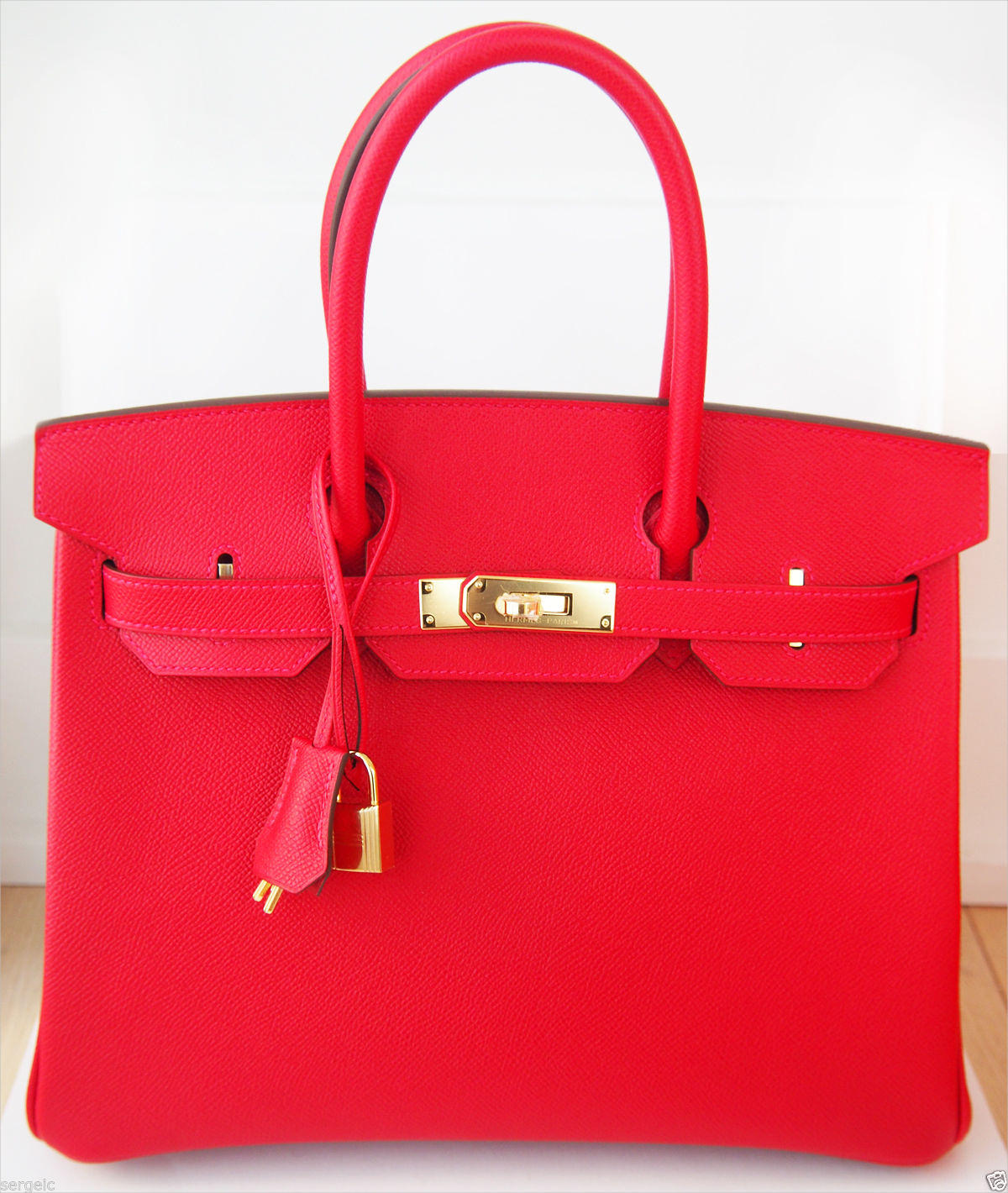 29+ Red Handbag Designs, Ideas | Handbags | Design Trends