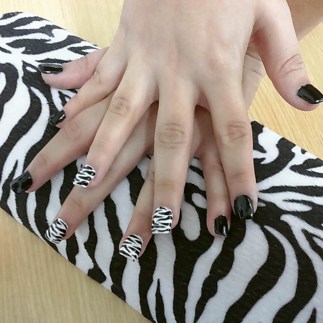 super zebra nail design