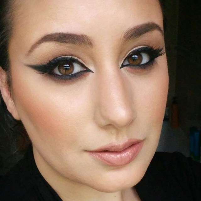 brown eye makeup design in dark
