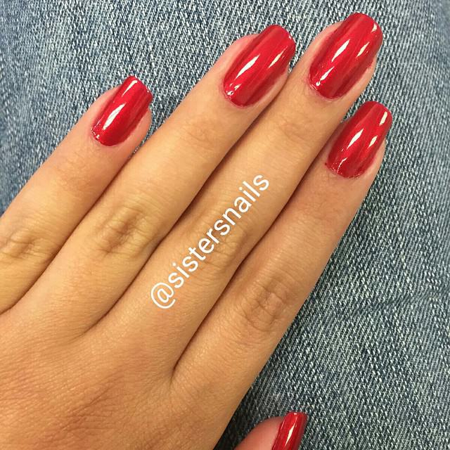 red summer nail design