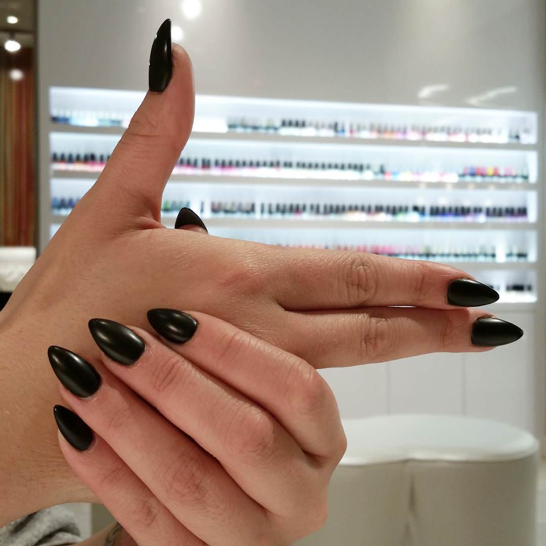 black acrylic nail designs1