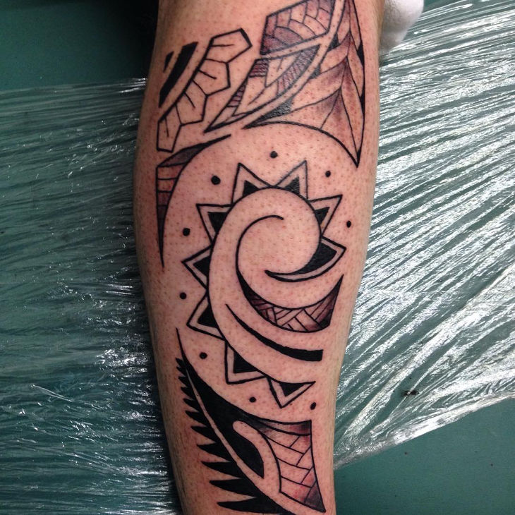 creative polynesian leg tattoo