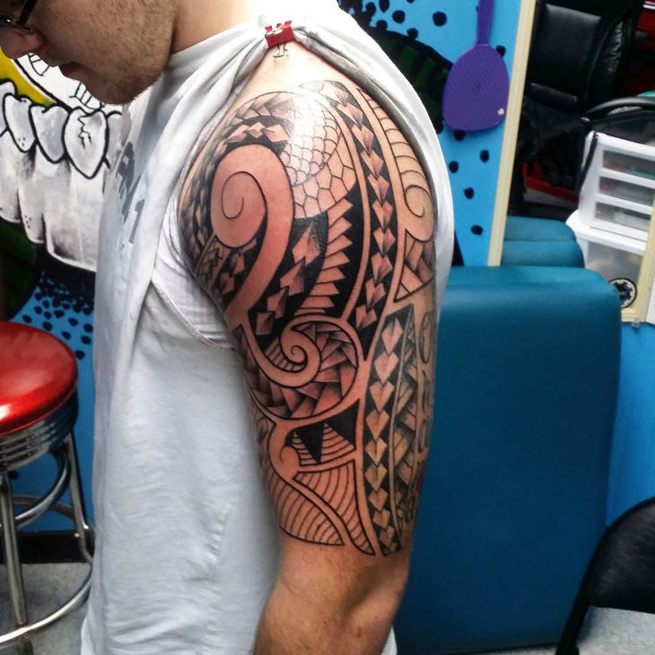 polynesian circles tattoo