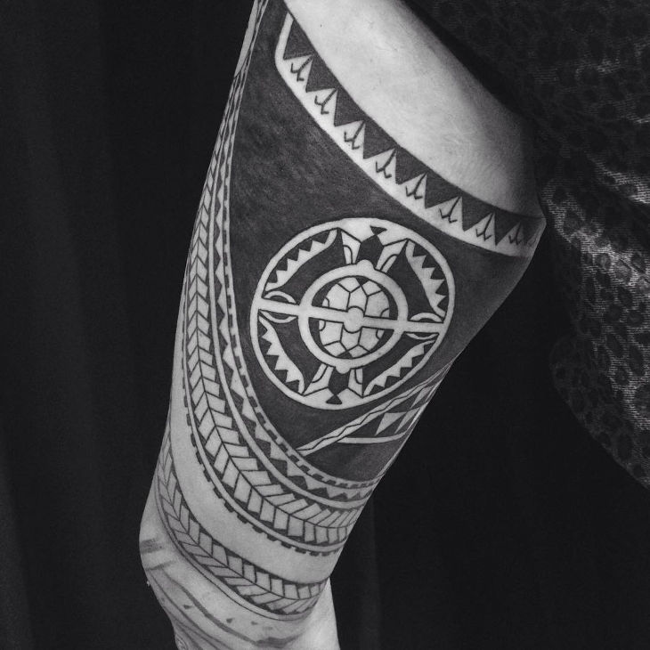 polynesian leg tattoo