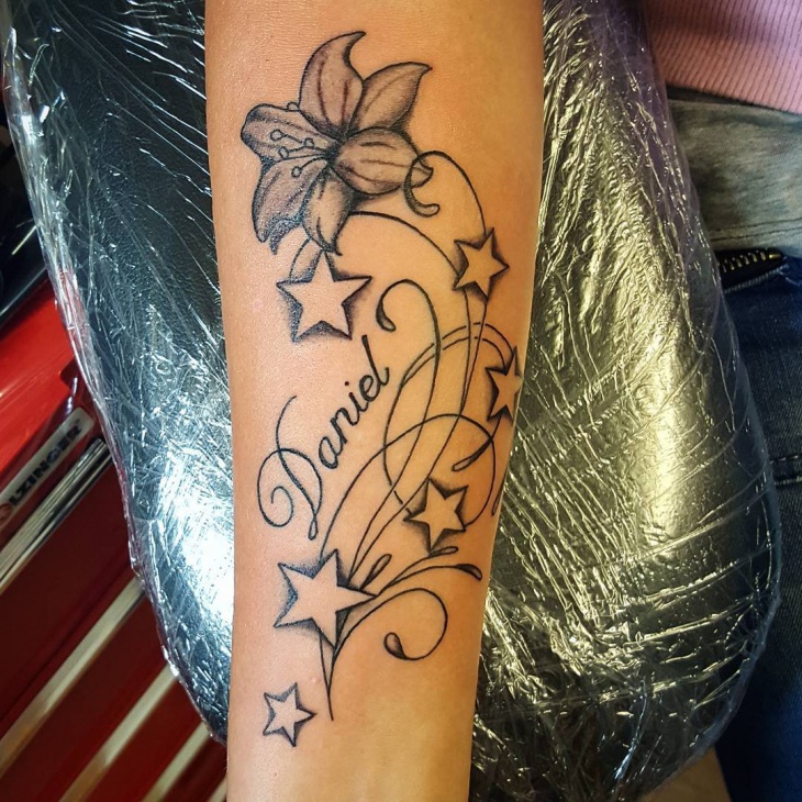 star tattoo design on hand