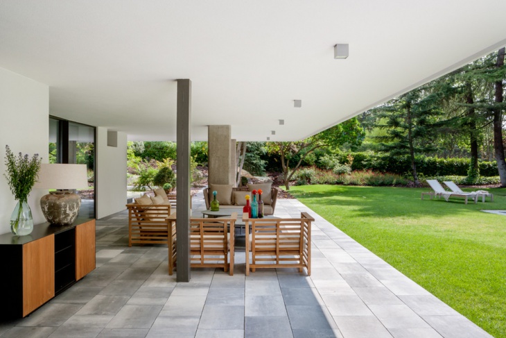 large contemporary porch design