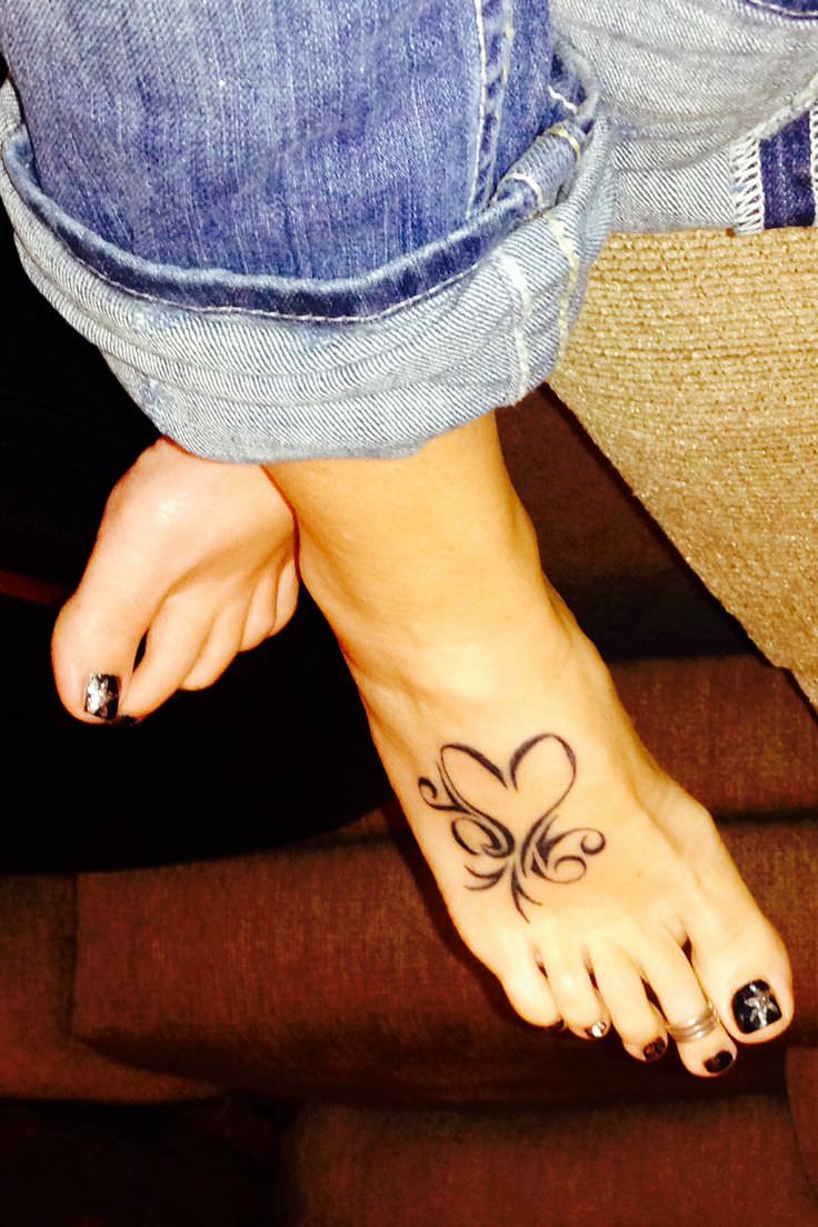 heart tattoo on leg