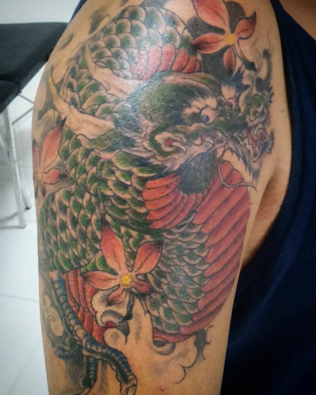 shoulder dragon tattoo design