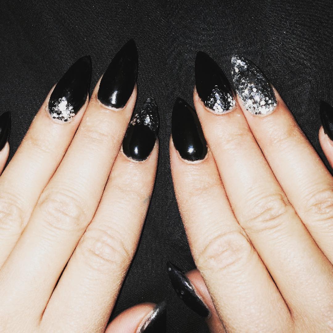 sliver sparkles black nail design