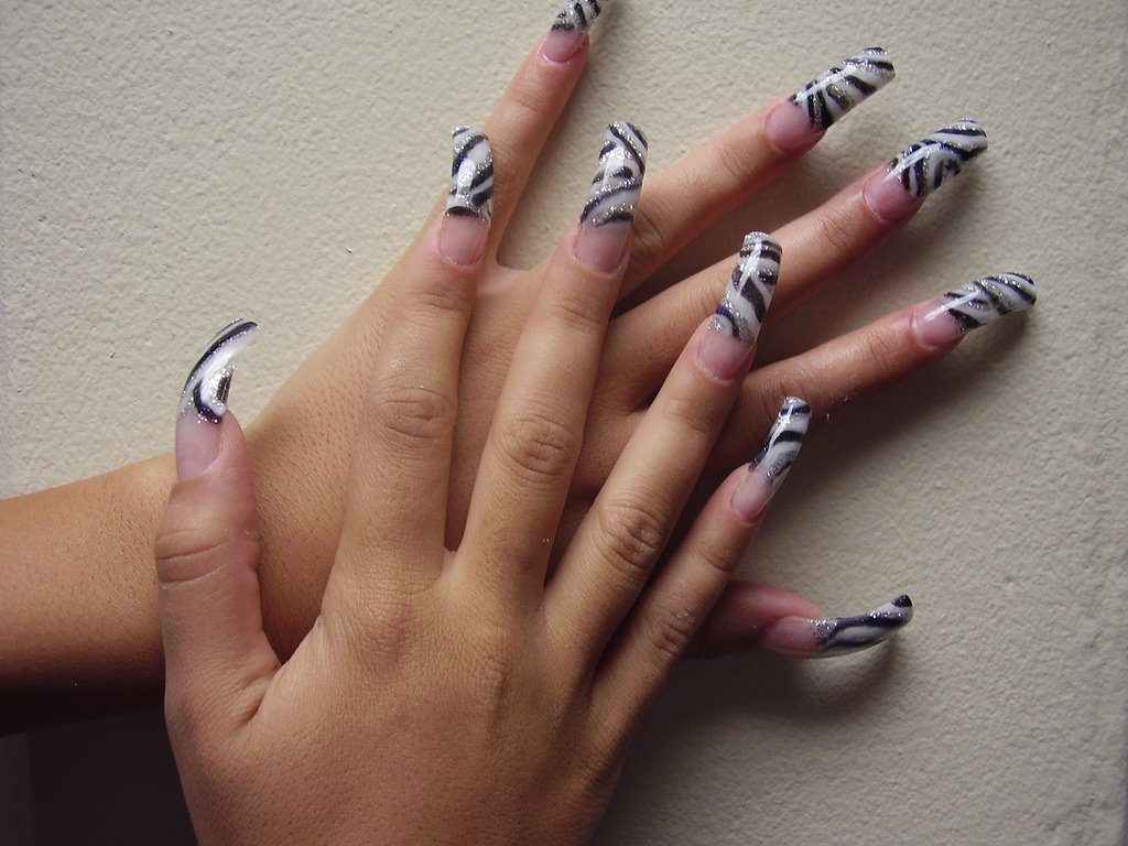y long zebra nail design