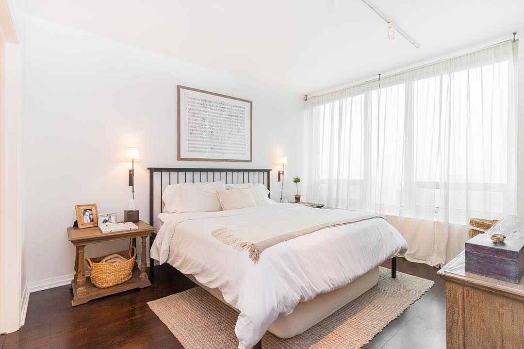classic white bedroom design