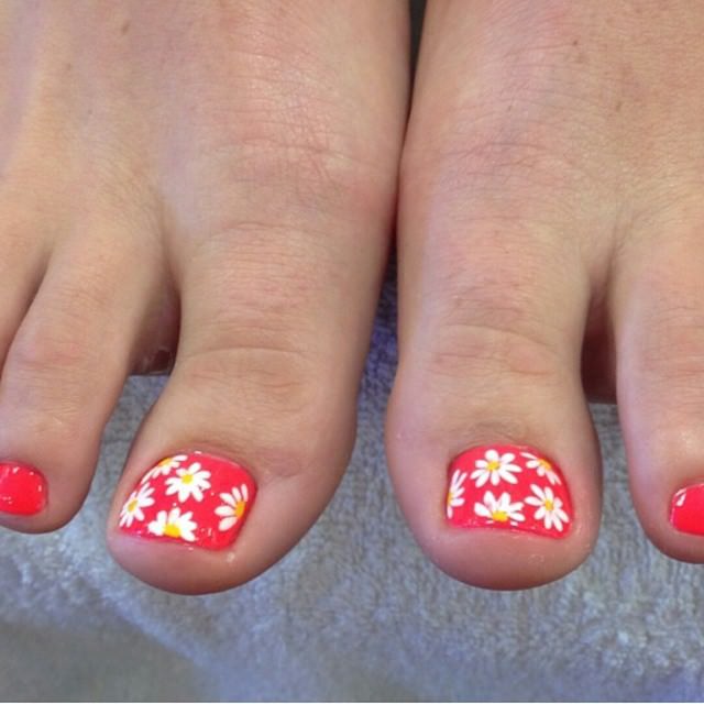 flower toe nail design