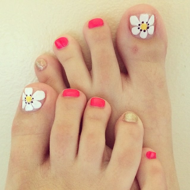 summer flower toe nail design