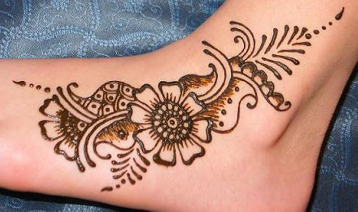 elegant henna design for foot