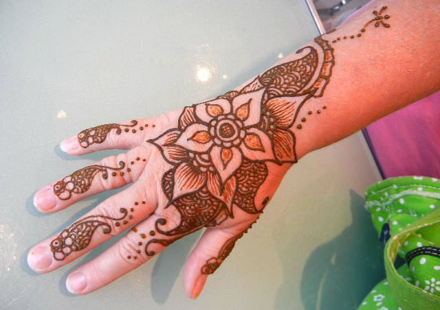 shading henna design