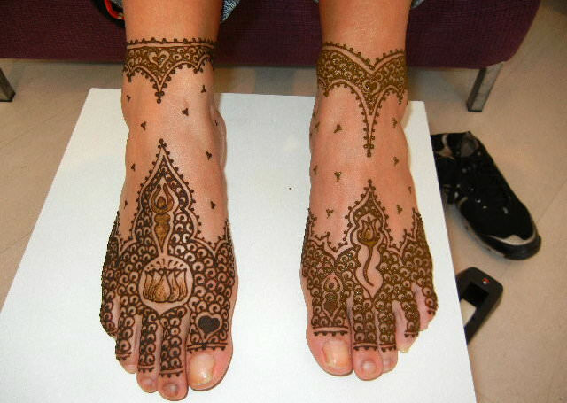 pretty henna design