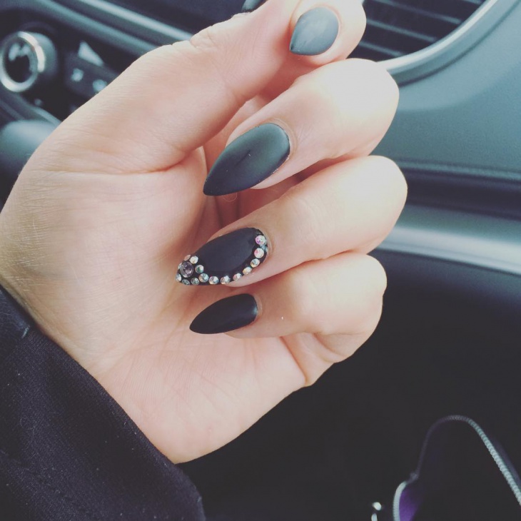 elegant black pointy nail design
