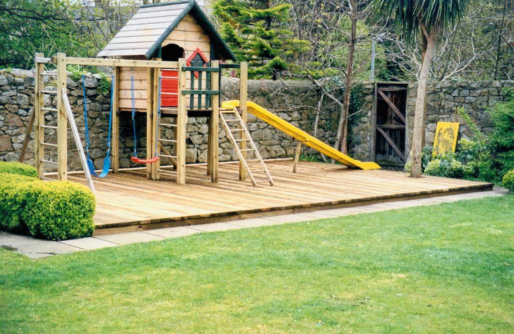timber decking deck paving pathway natural stone wall grass turf lawn landscaper children childres play area jungle gym feature garden landscaping company landscape gardener south london