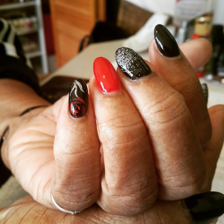 black red sparkle nail design1