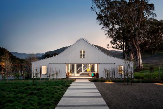 evening farmhouse exterior design