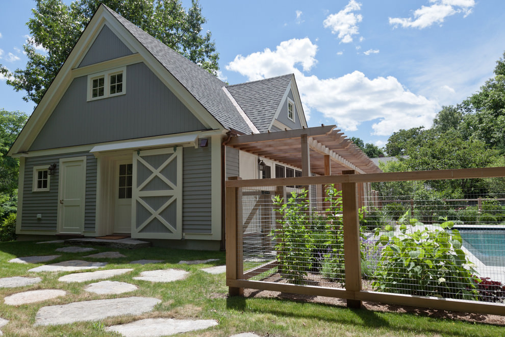 farmhouse exterior design with fences
