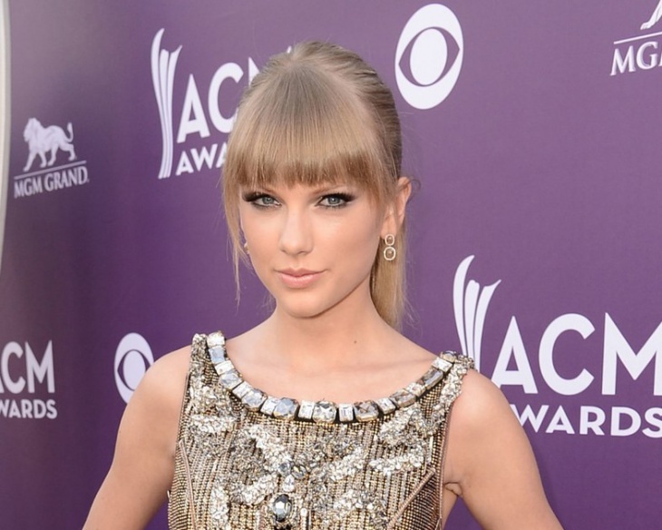 taylor swift blunt bang hairstyle