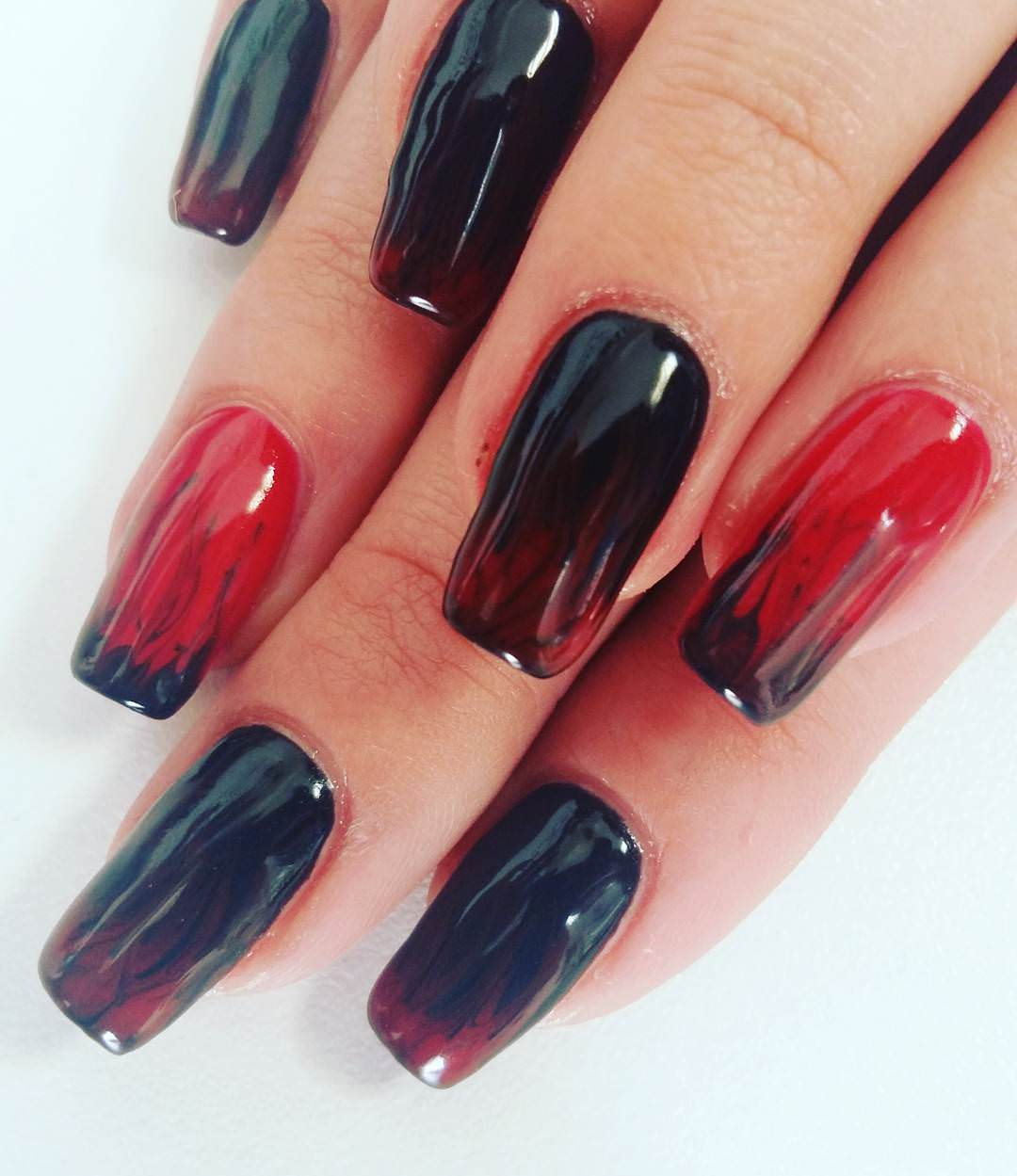 red and black nail art