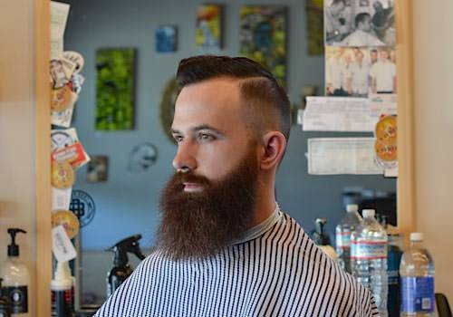 coupe de cheveux shadow fade à la barbe