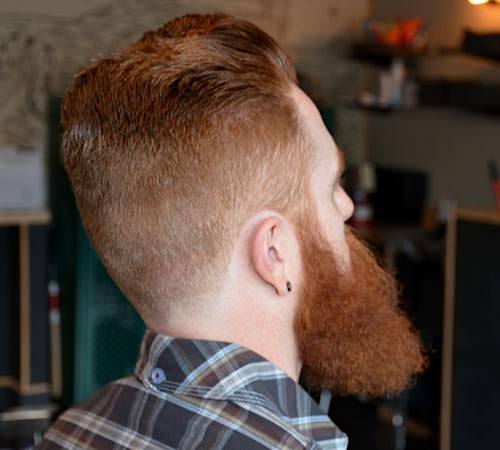 barba sombreada con corte de pelo fundido