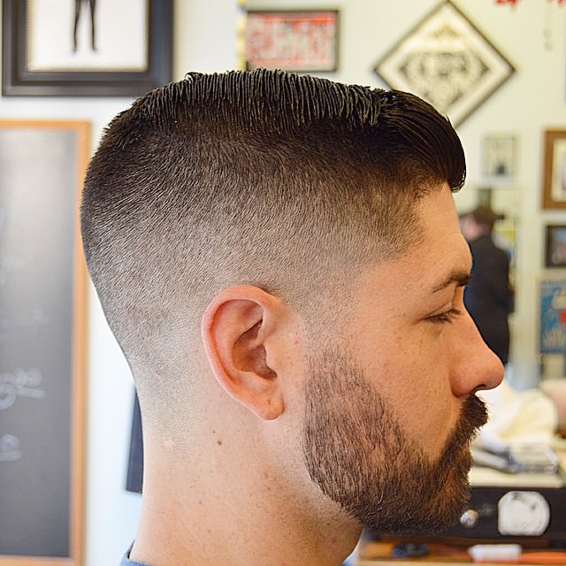 coupe de cheveux de fondu latéral d'ombre