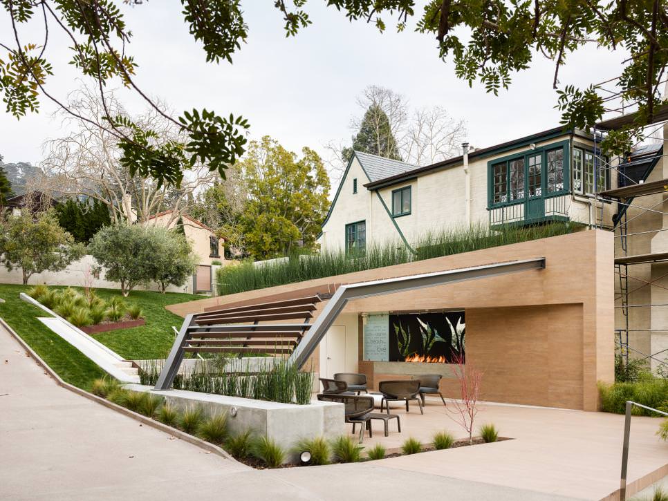 modern patio boasts strong geometric design