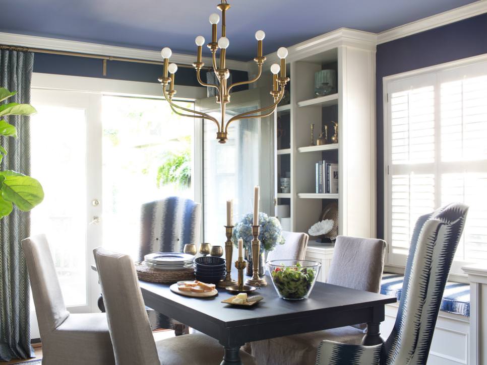 transitional dining room design in blue and white
