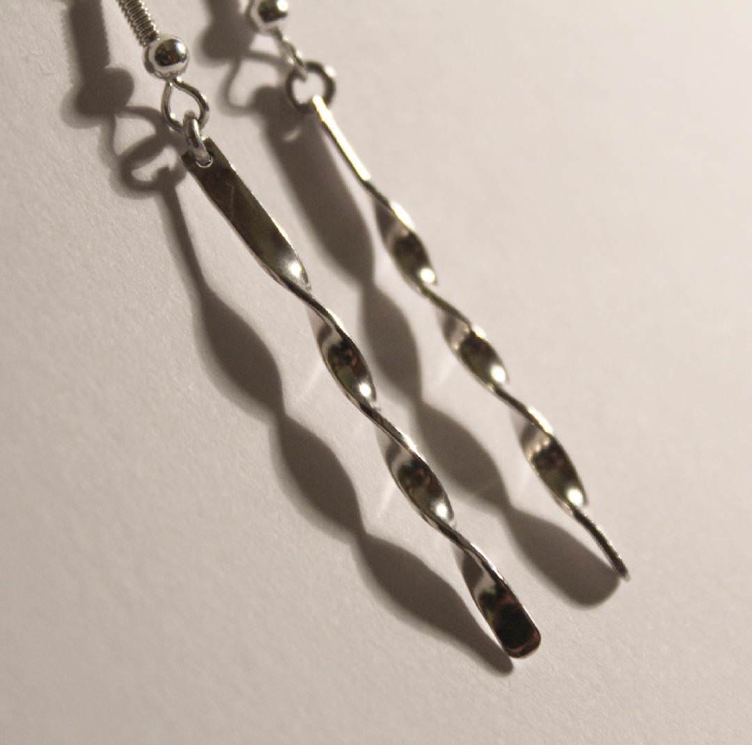 amazing twisted sliver earring