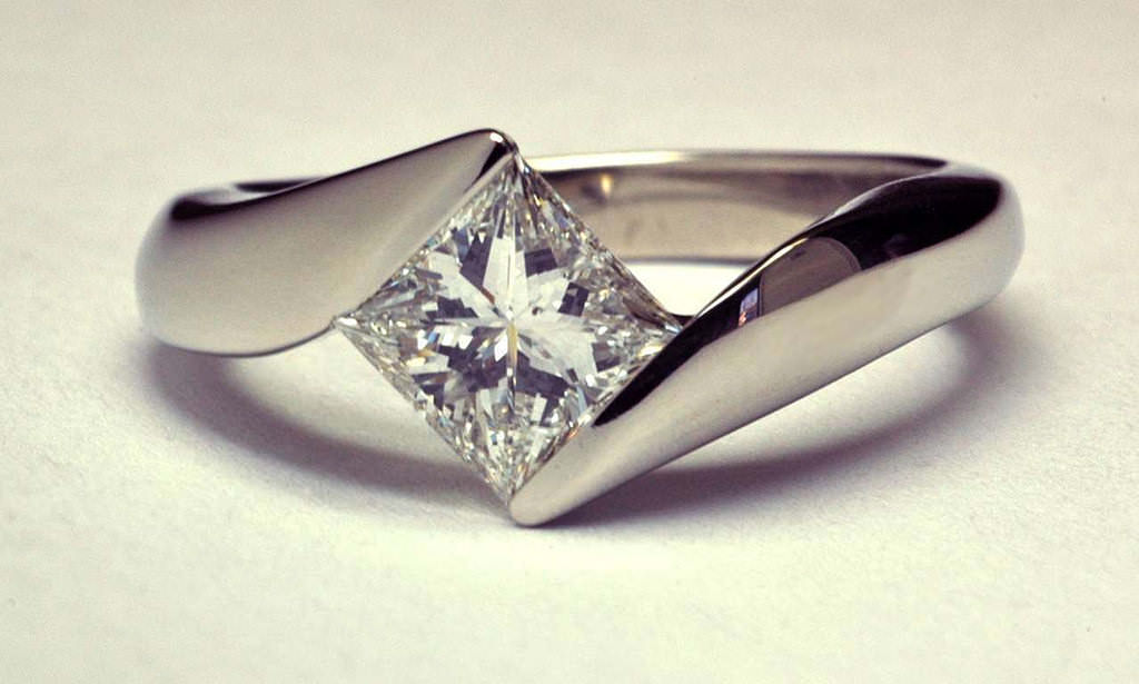 flat solittarie antique diamond ring