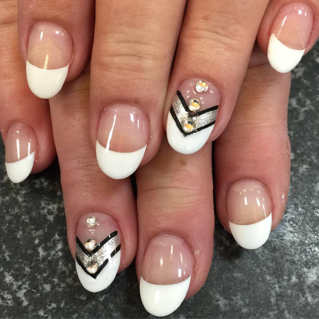 simple design on white nails