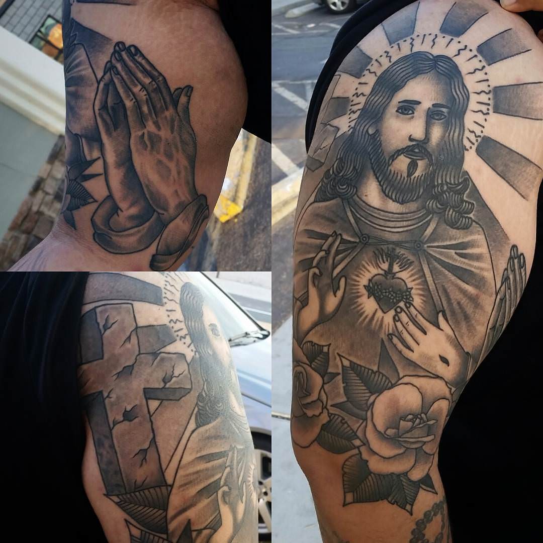 praying hands tattoo design