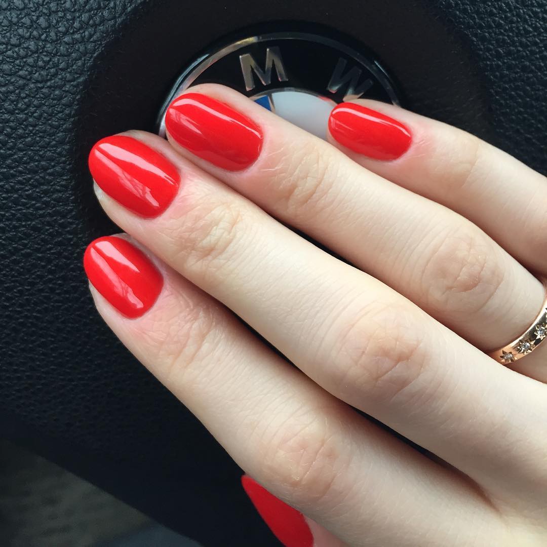 red nail design for short nails