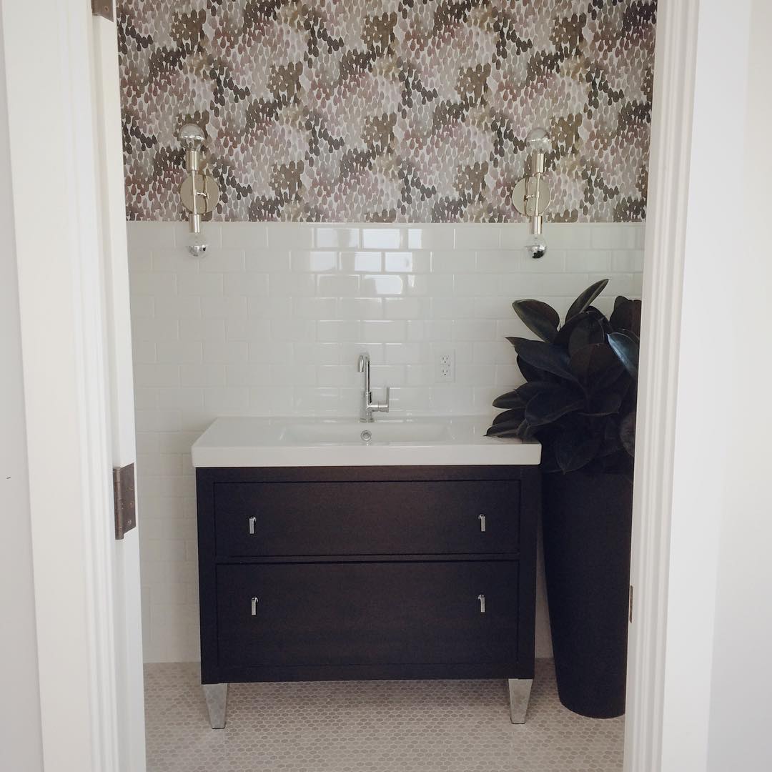 simple white bath room tiles