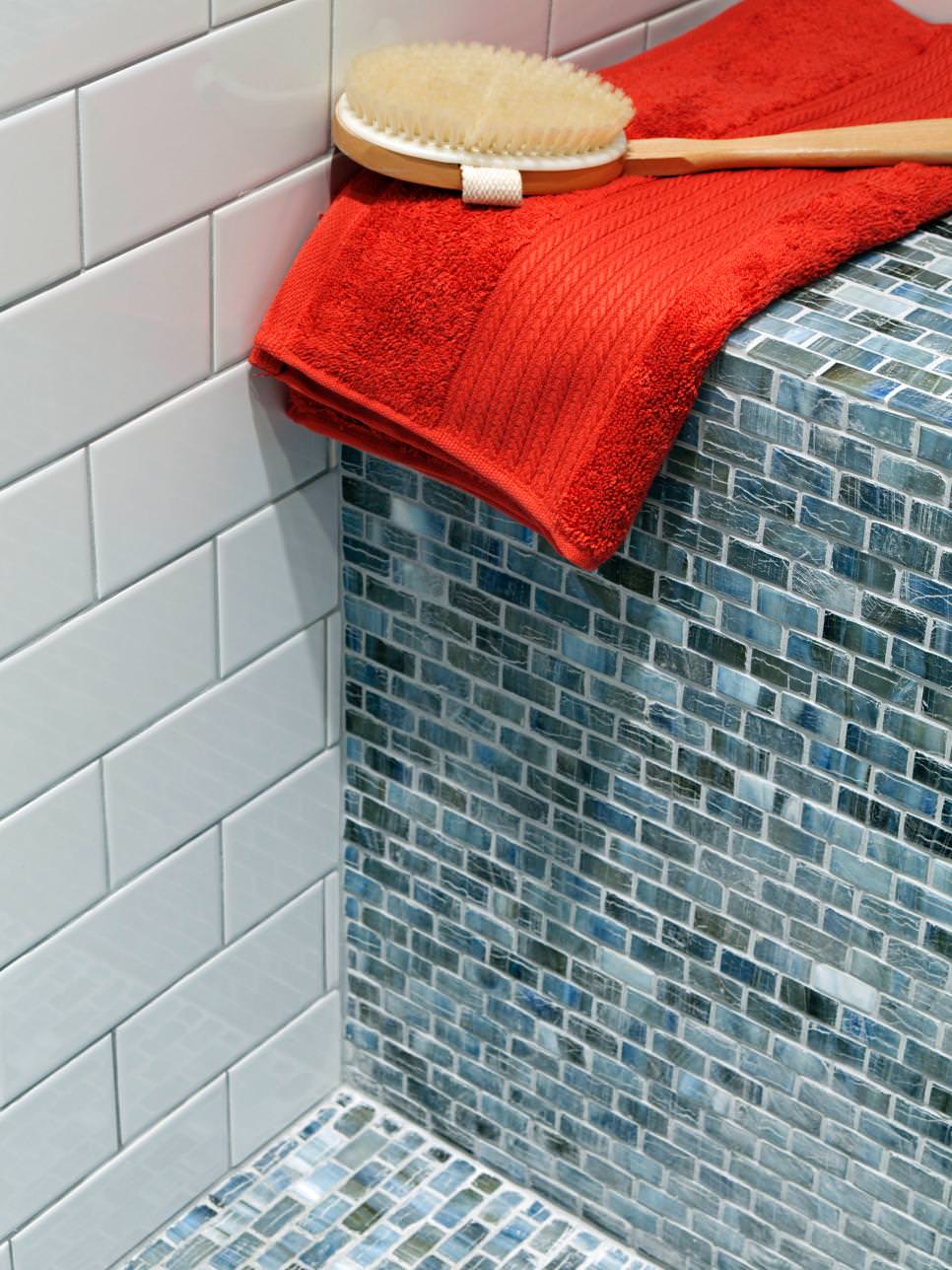 bathtub glass tiles design