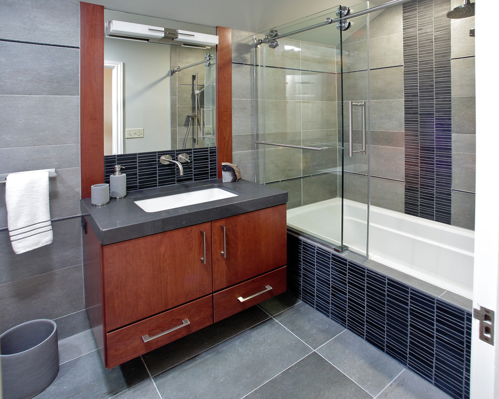 stylish bathtub tiles design