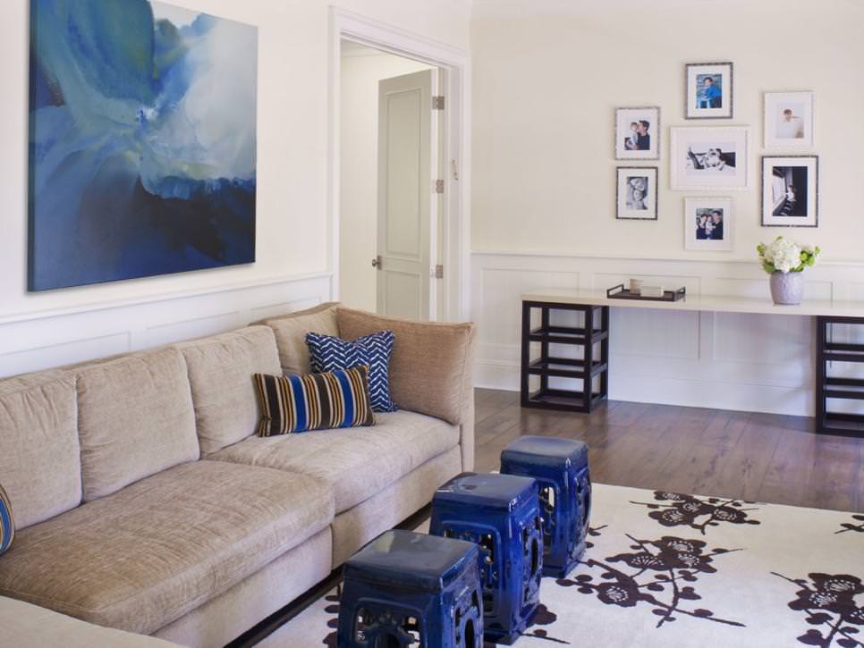 neutral transitional sitting room with blue accents