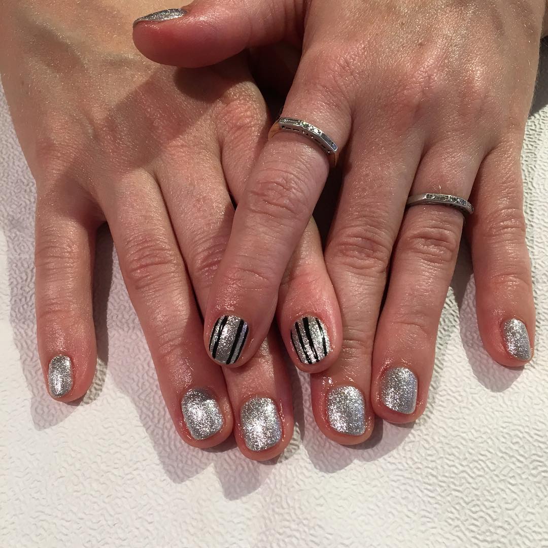 glitter striped nail design