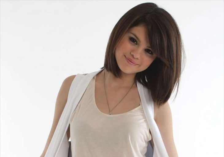 hairstyle for beautiful face like selena gomez