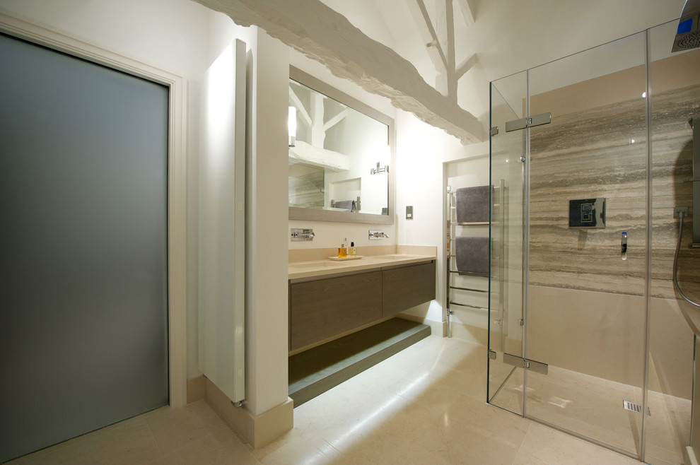glassy contemporary bathroom desgin