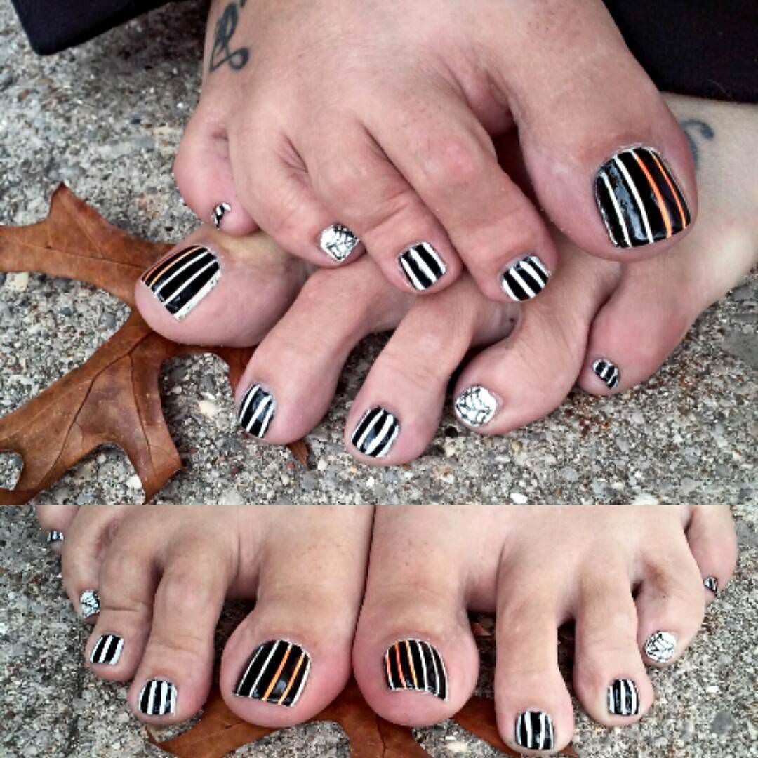 white black toe nail design