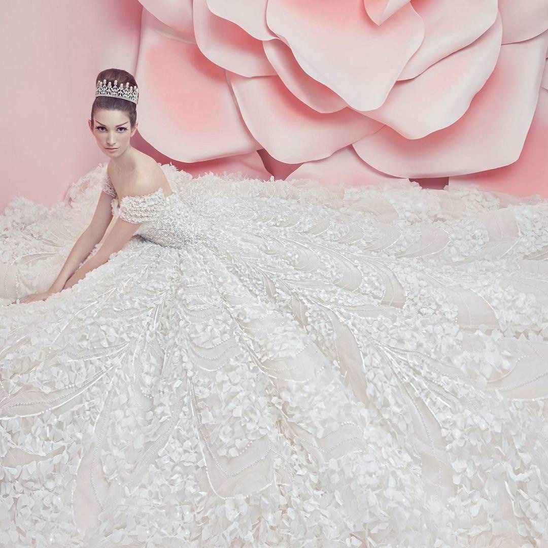 flower model fantasy wedding dress