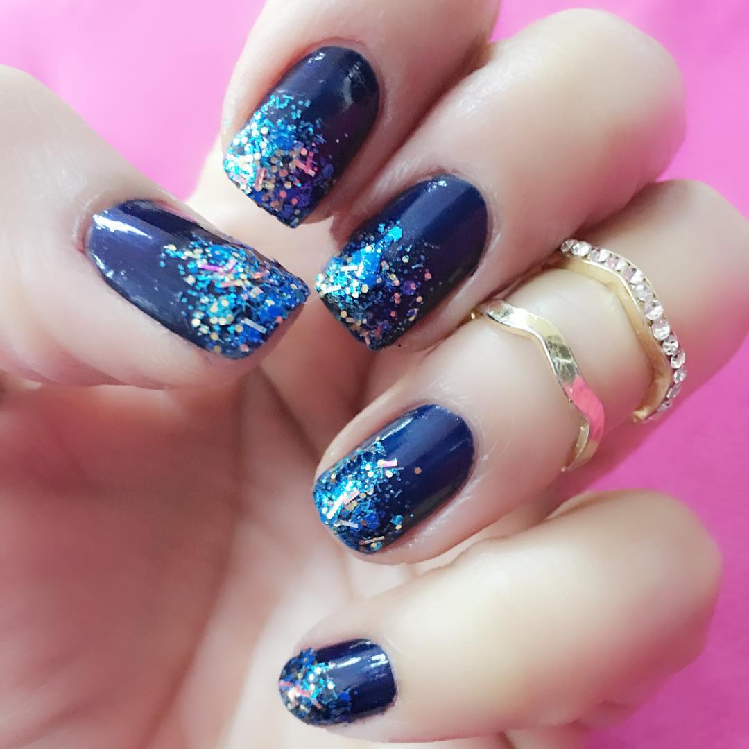 good looking blue nail design
