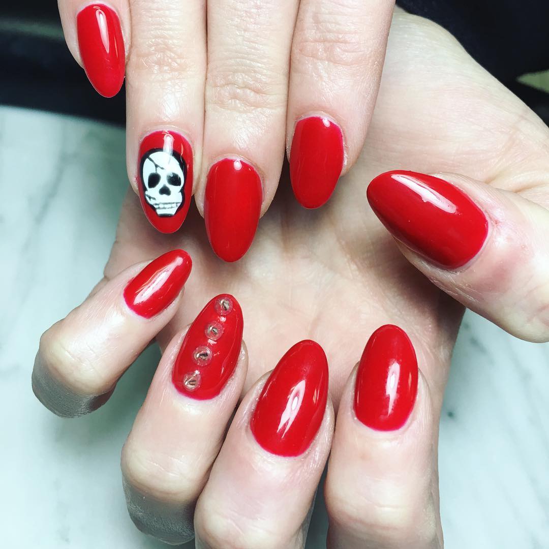 red skull nail design